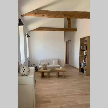 La Providence, Surplombant La Apartmán Montbrison