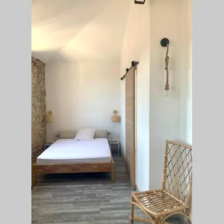 La Providence, Surplombant La Apartmán